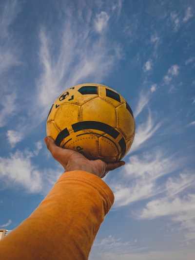 سوق الانتقالات في الدوري الإنجليزيتحليل وتوقعات 2024