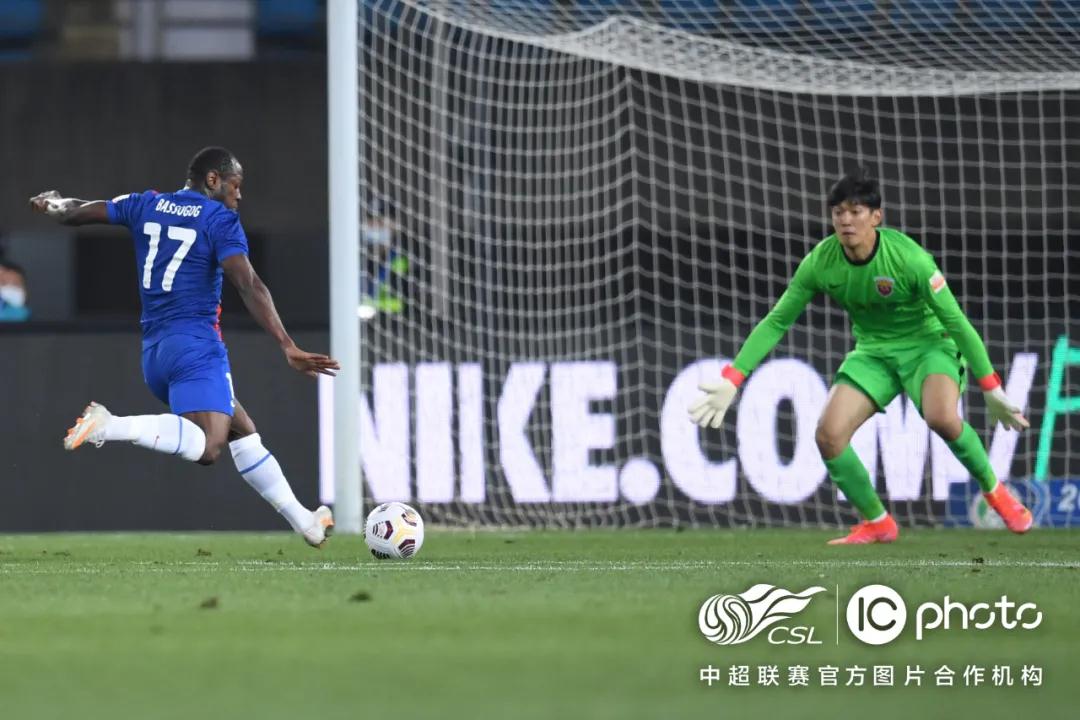 النصر السعودي يتعاقد مع جون دوران الكولومبي بعد فشل صفقة بونيفاس